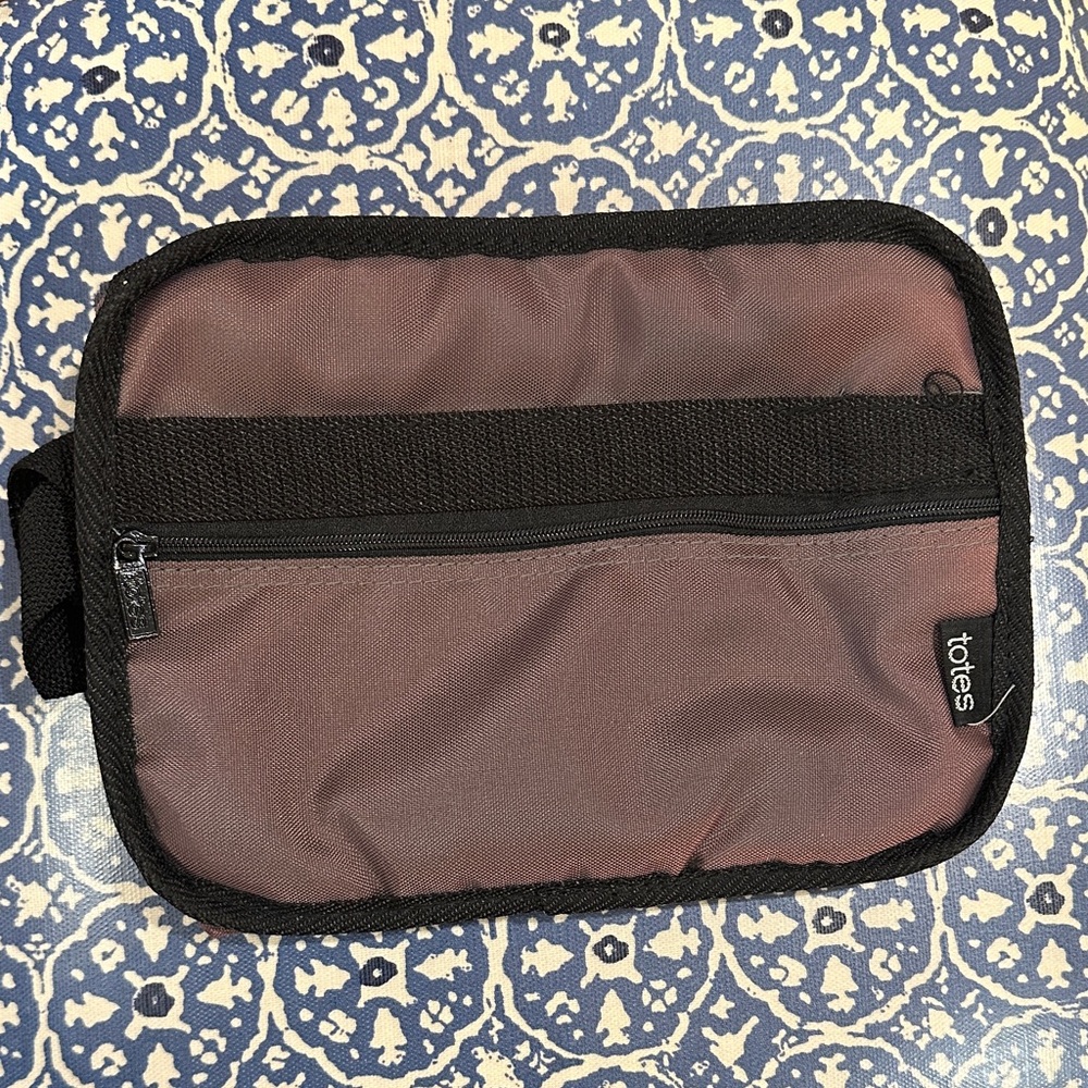 Totes Black and Brown Nylon Toiletry Bag With Zippered Pocket 9.5 by 7 Inches